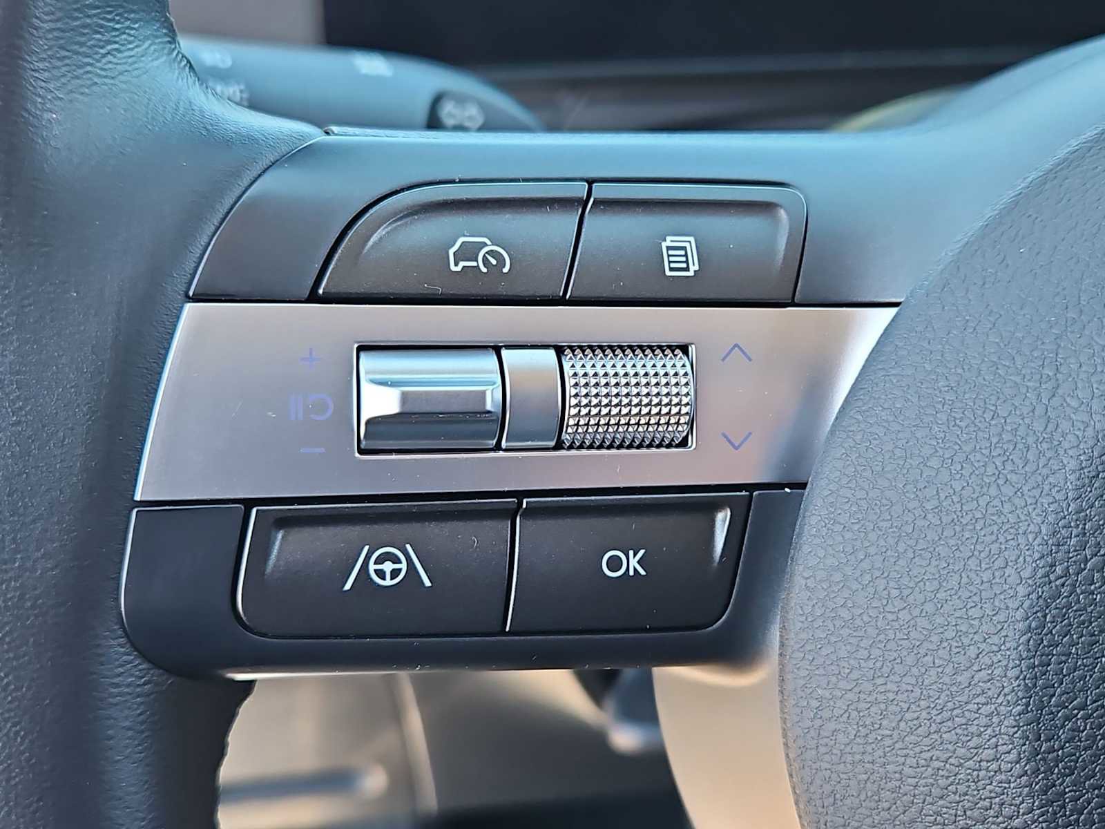 Certified 2025 Hyundai Kona SEL image 23