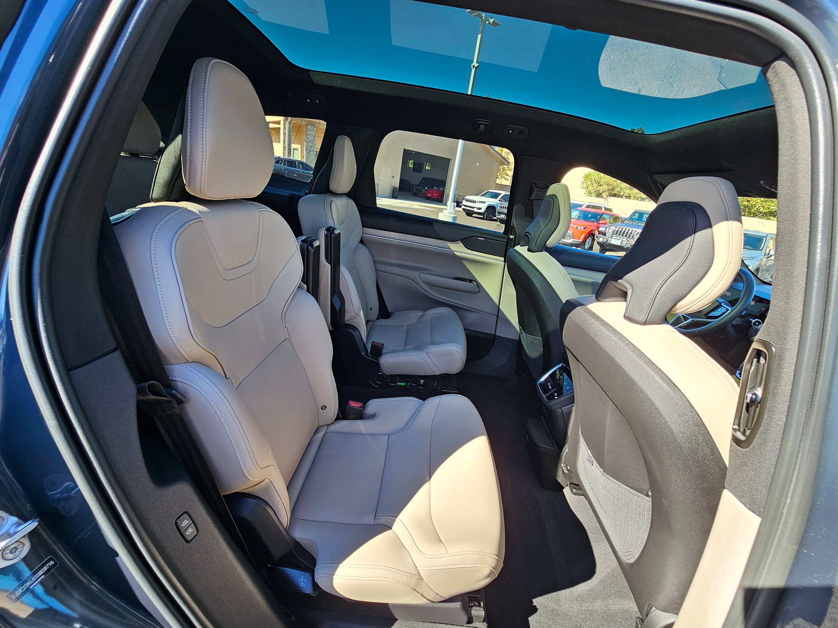 Used 2025 Volvo EX90 Ultra w/ Protection Package Premier AWD/4WD image 46