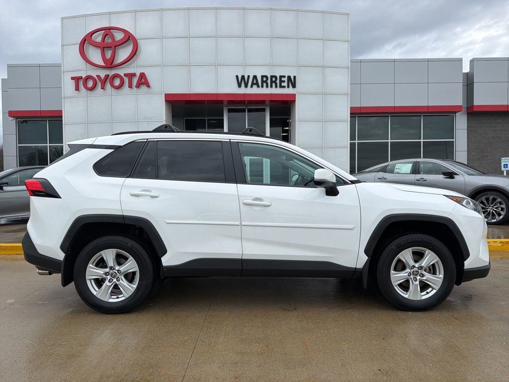 Used 2021 Toyota RAV4 XLE AWD/4WD image 3