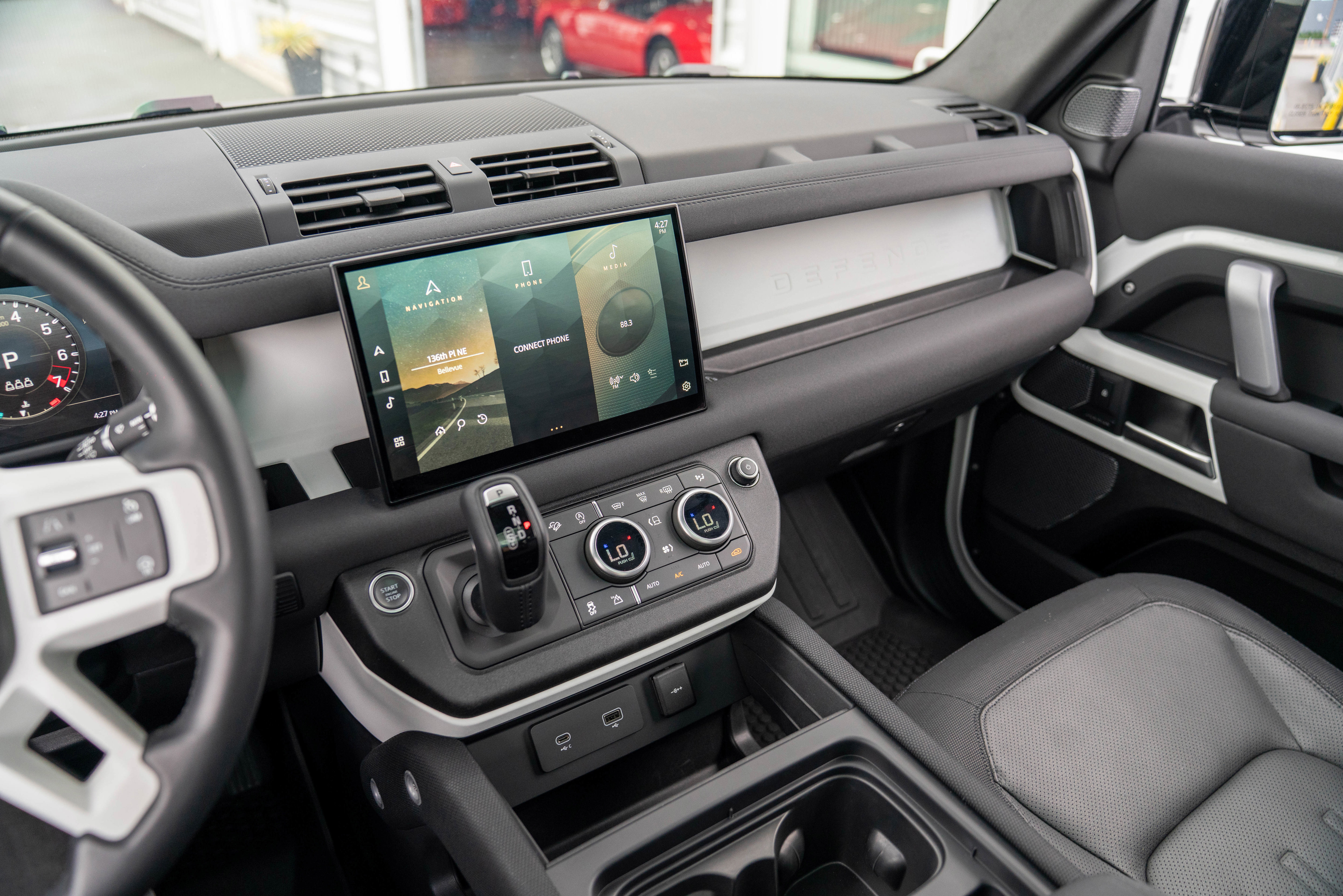 Used 2022 Land Rover Defender 90 X-Dynamic S image 19