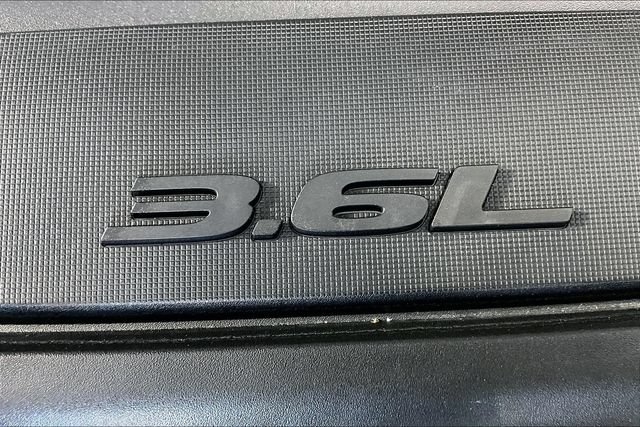 Used 2023 Chrysler Pacifica Limited FWD image 32