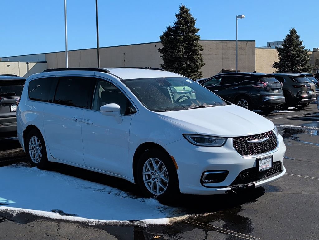 Used 2022 Chrysler Pacifica Touring-L image 5