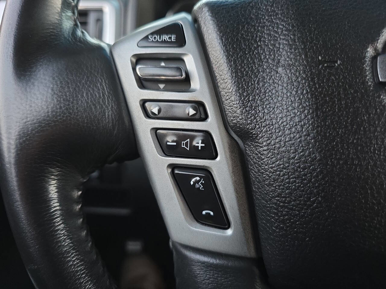 Used 2016 Nissan Titan SV AWD/4WD image 25