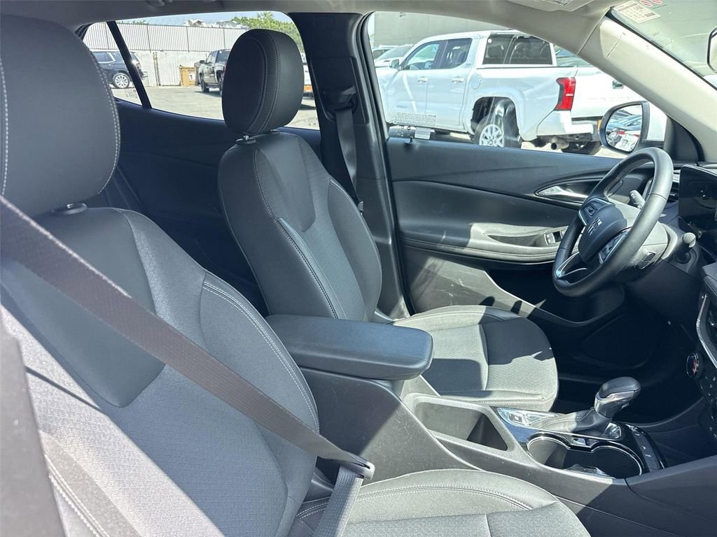 Used 2025 Buick Encore GX Preferred FWD image 25