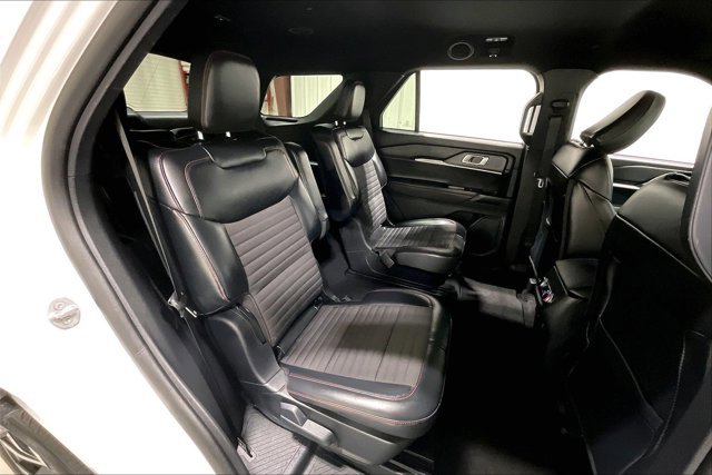 Used 2025 Ford Explorer ST-Line AWD/4WD image 27