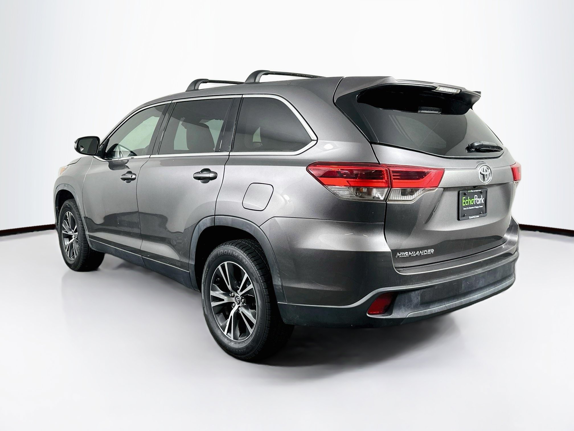 Used 2019 Toyota Highlander LE FWD image 5