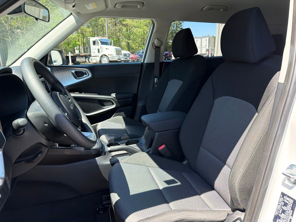 Certified 2025 Kia Soul LX FWD image 10