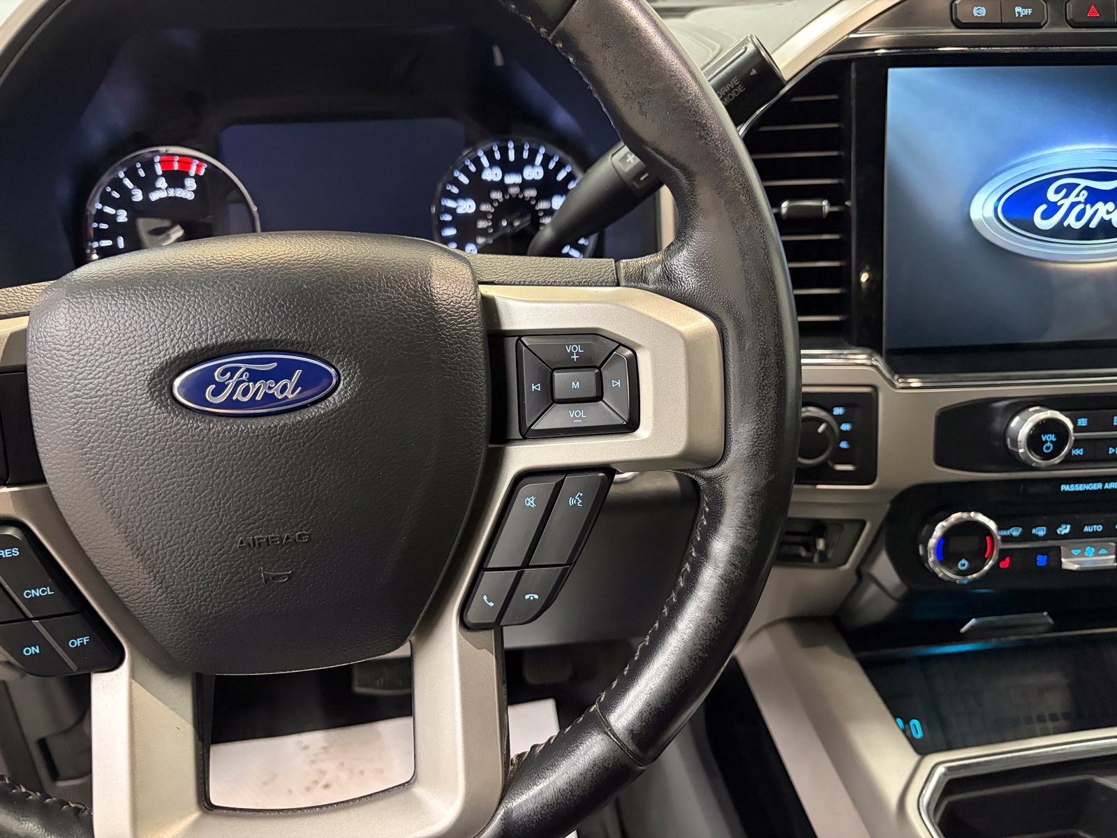 Used 2022 Ford F350 Lariat w/ Lariat Ultimate Package AWD/4WD image 15