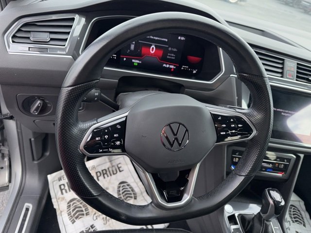 Used 2022 Volkswagen Tiguan SE R-Line image 13