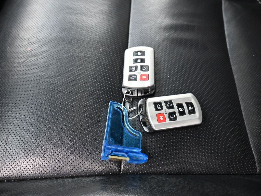 Used 2017 Toyota Sienna SE w/ SE Preferred Package image 67