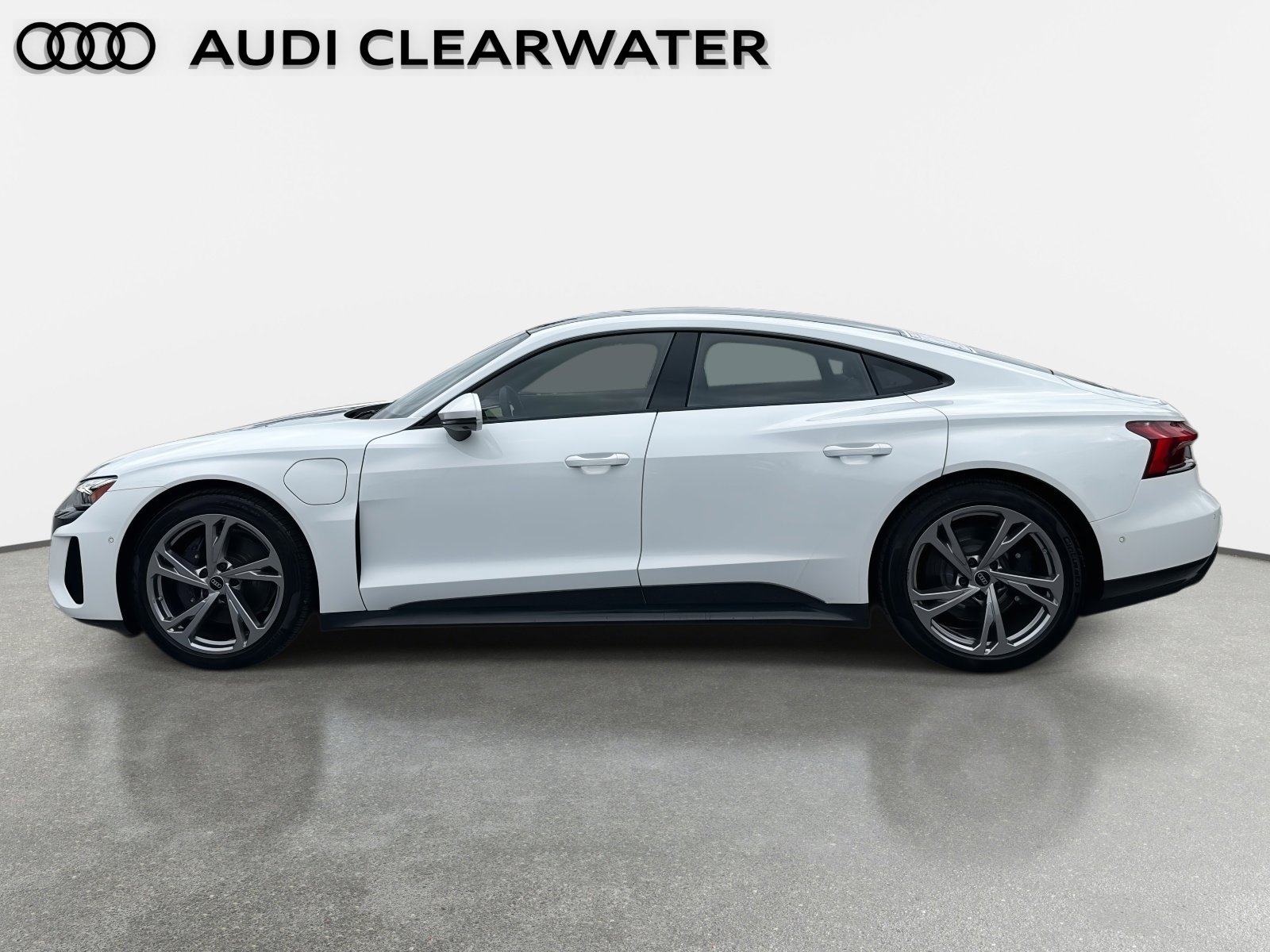 Used 2023 Audi e-tron GT Prestige image 4