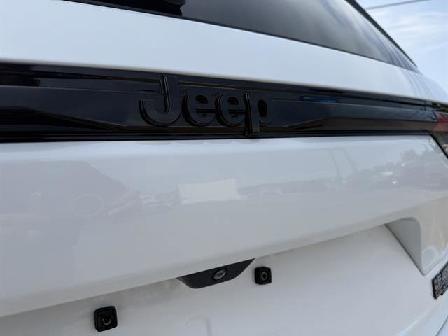 Used 2023 Jeep Grand Cherokee Altitude image 27