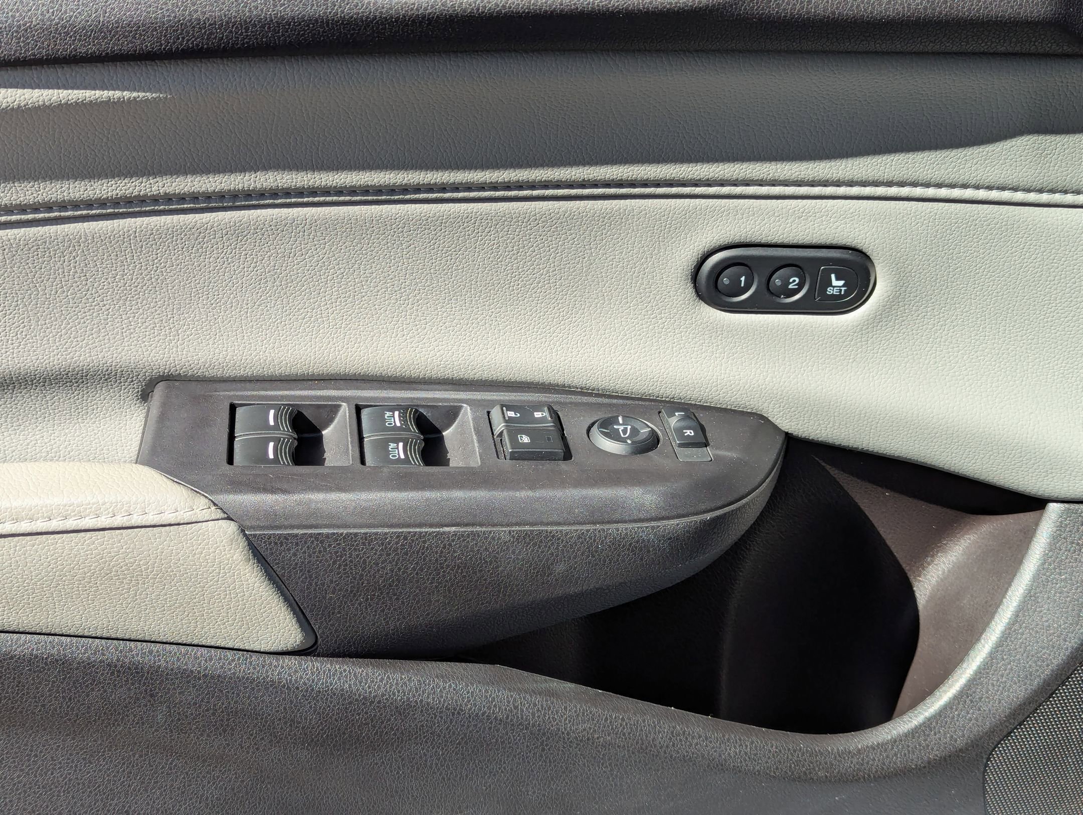 Certified 2016 Acura ILX w/Technology Plus Pkg image 11