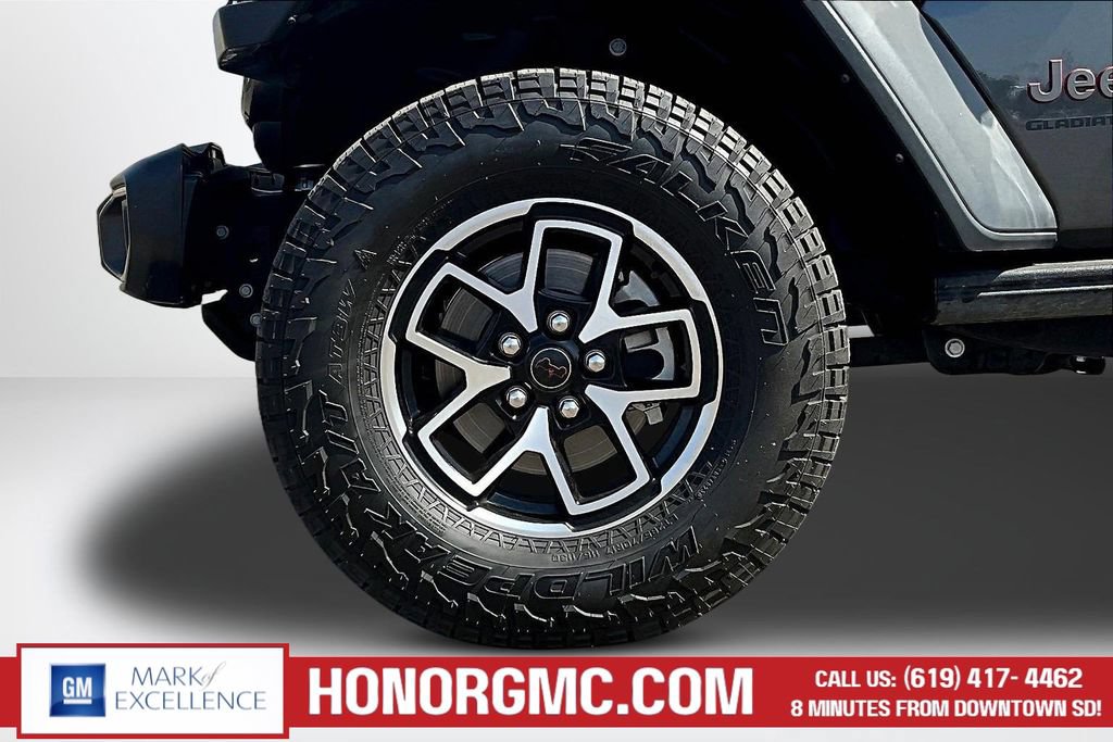 Used 2024 Jeep Gladiator Rubicon w/ Technology Group AWD/4WD image 32