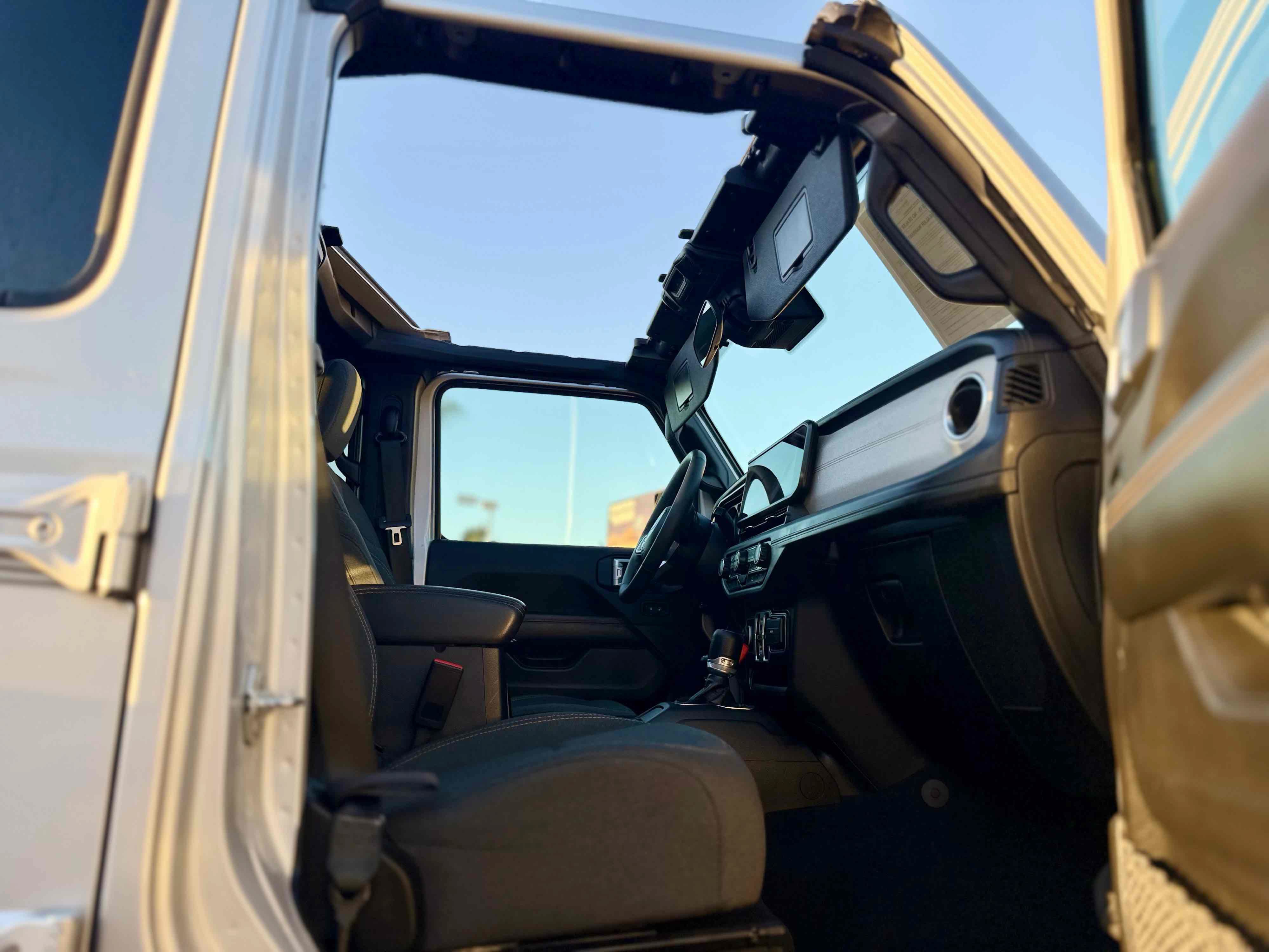 Used 2024 Jeep Wrangler Unlimited Sahara AWD/4WD image 10