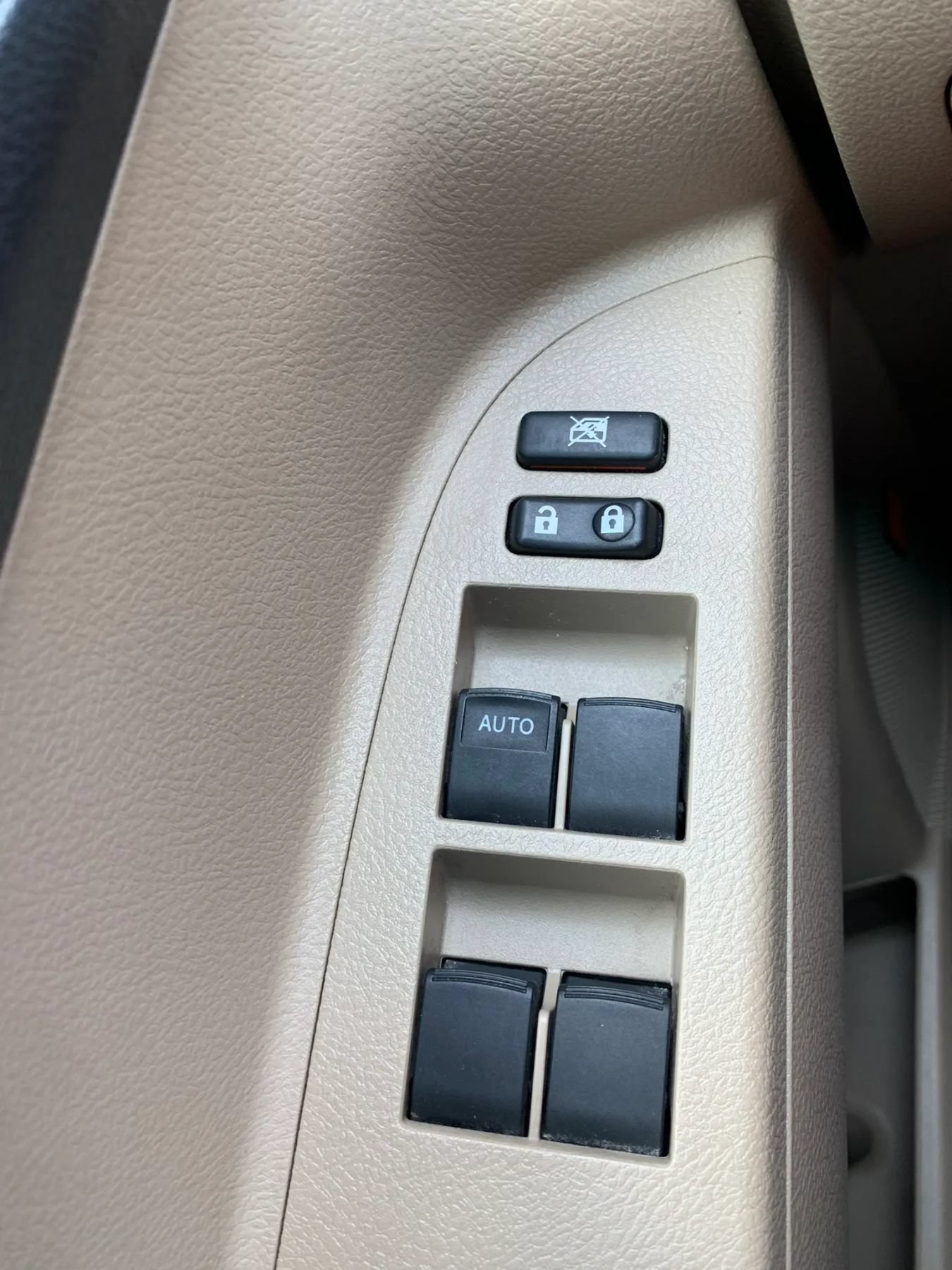Used 2011 Toyota Highlander Limited FWD image 32