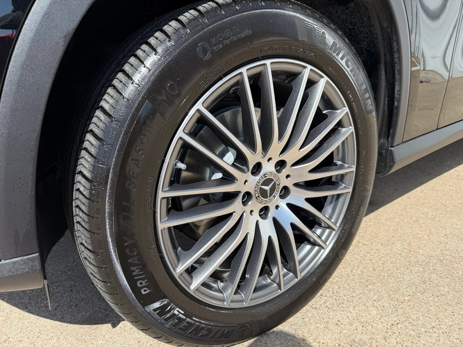 Used 2025 Mercedes-Benz GLC 300 4MATIC image 46
