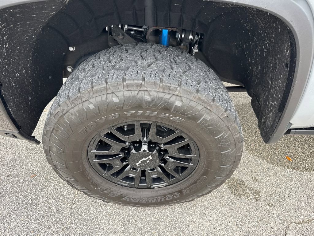 Used 2024 Chevrolet Silverado 2500 ZR2 w/ Technology Package image 12