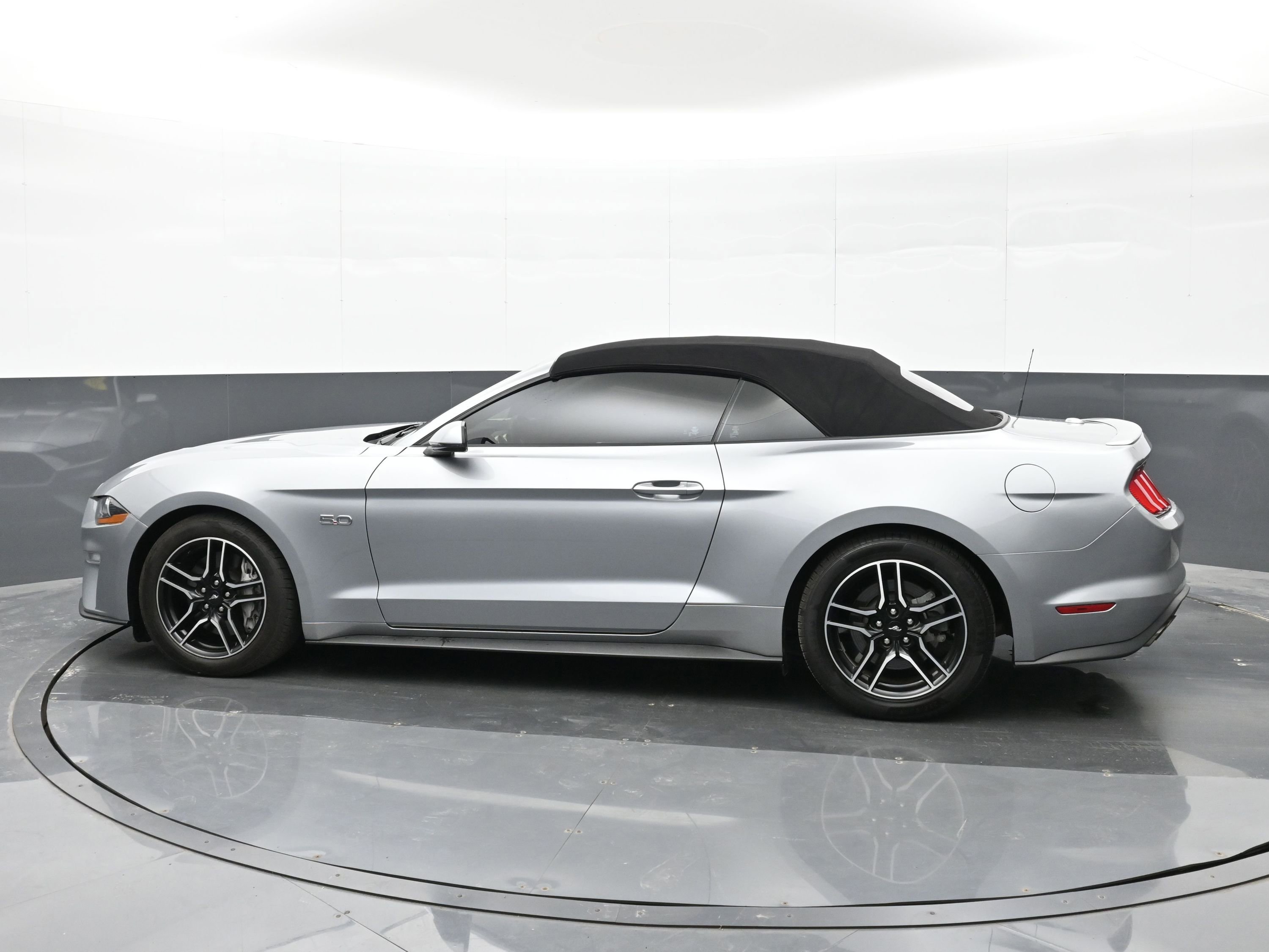 Used 2022 Ford Mustang GT Premium w/ Equipment Group 401A RWD image 9