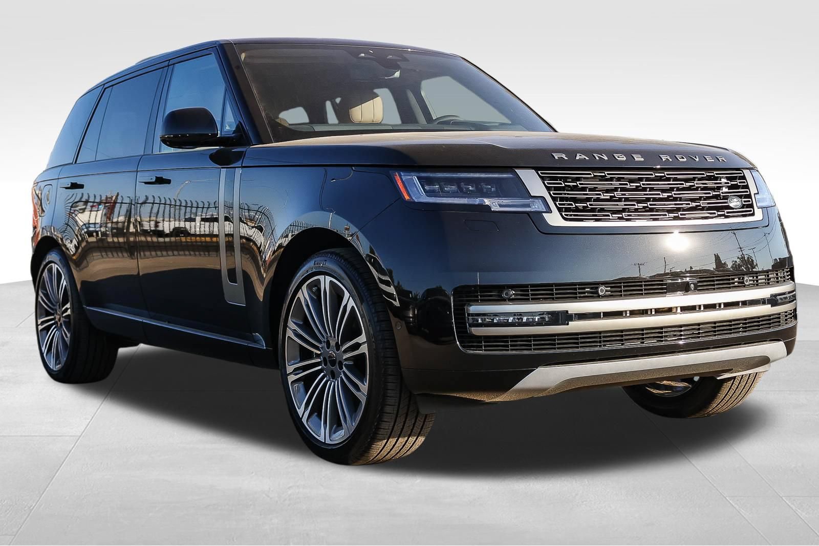 New 2026 Land Rover Range Rover Long Wheelbase SE AWD/4WD image 3