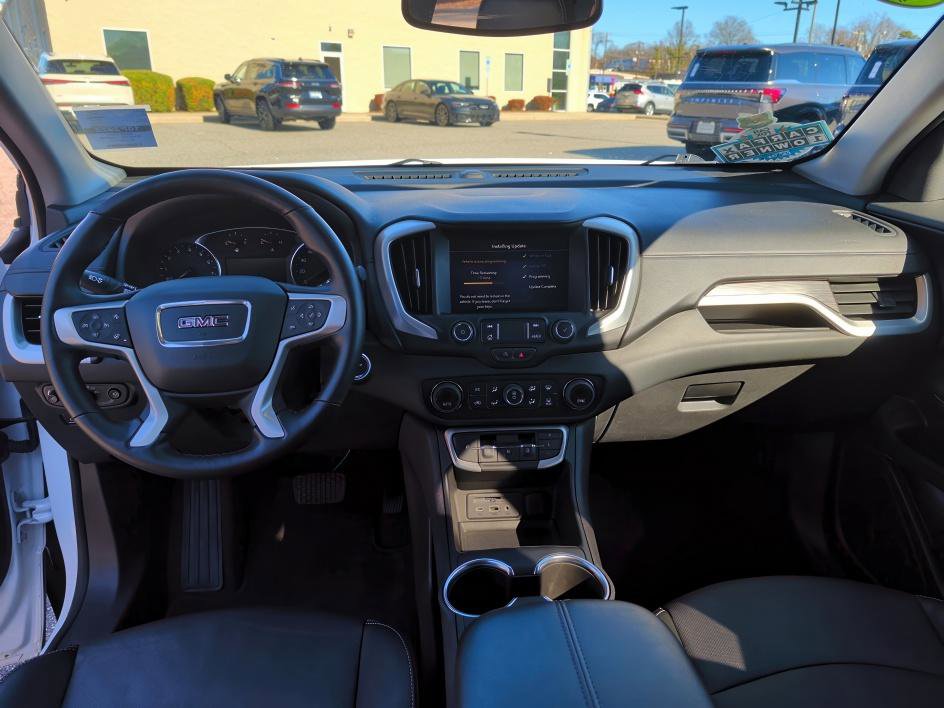 Used 2024 GMC Terrain SLT image 11
