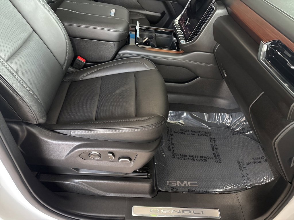 Used 2025 GMC Yukon Denali image 44