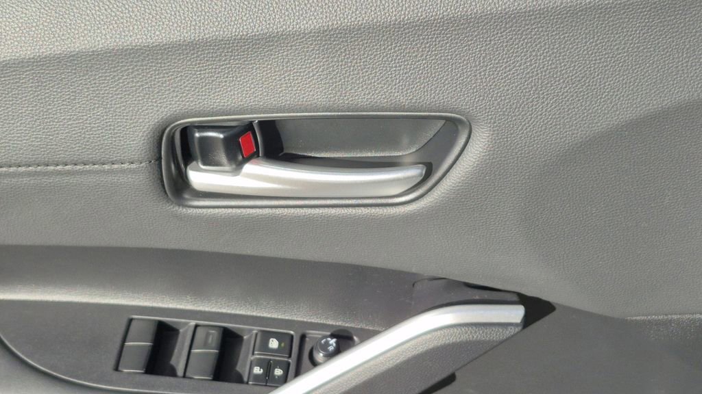 Used 2024 Toyota Corolla Cross XLE w/ Convenience Package image 8