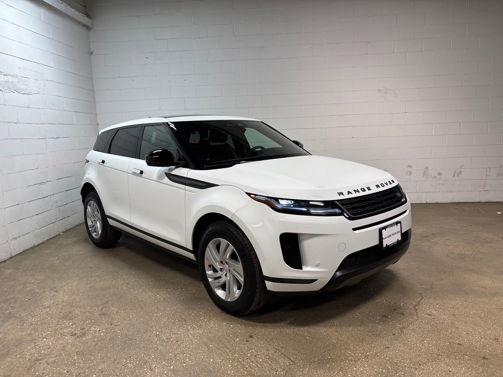 Used 2026 Land Rover Range Rover Evoque S AWD/4WD image 4
