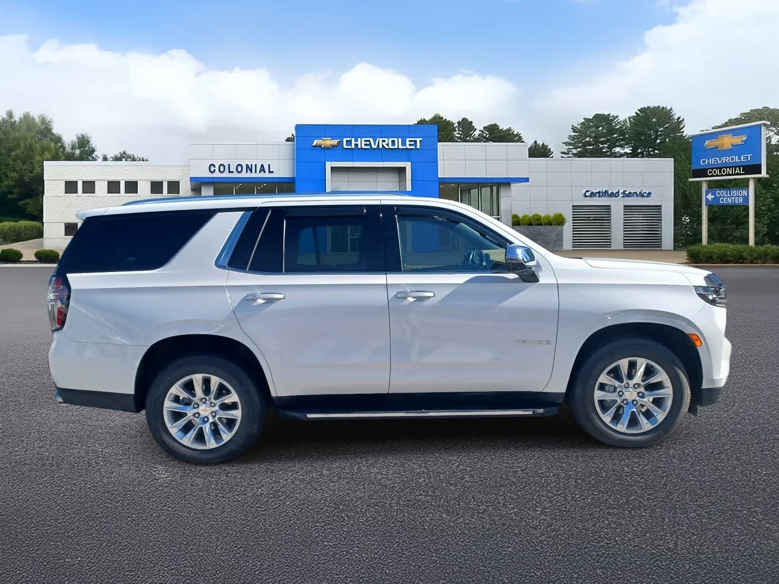 Used 2021 Chevrolet Tahoe Premier w/ Premium Package AWD/4WD image 3