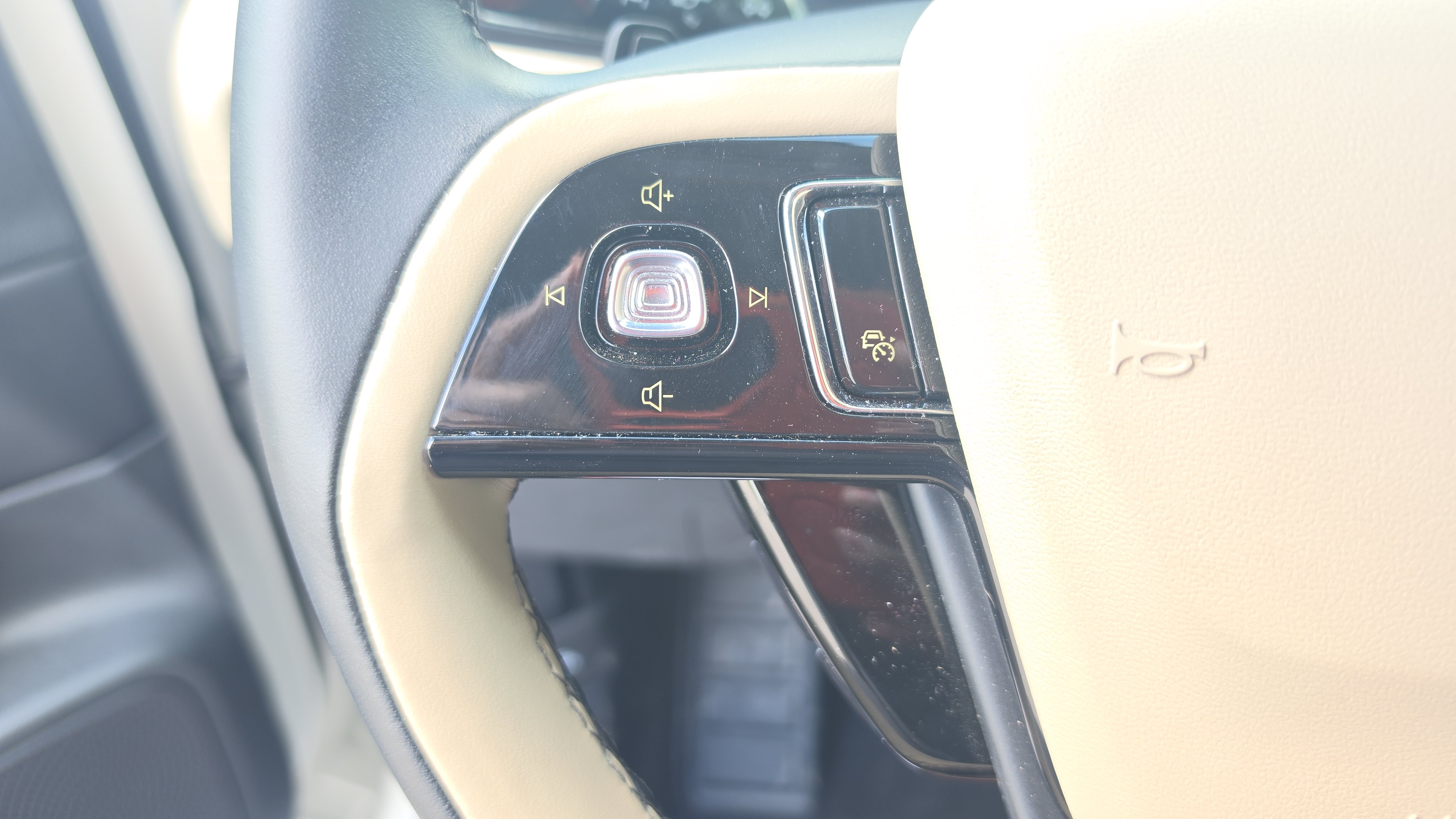 Used 2025 Lincoln Corsair Grand Touring AWD/4WD image 23