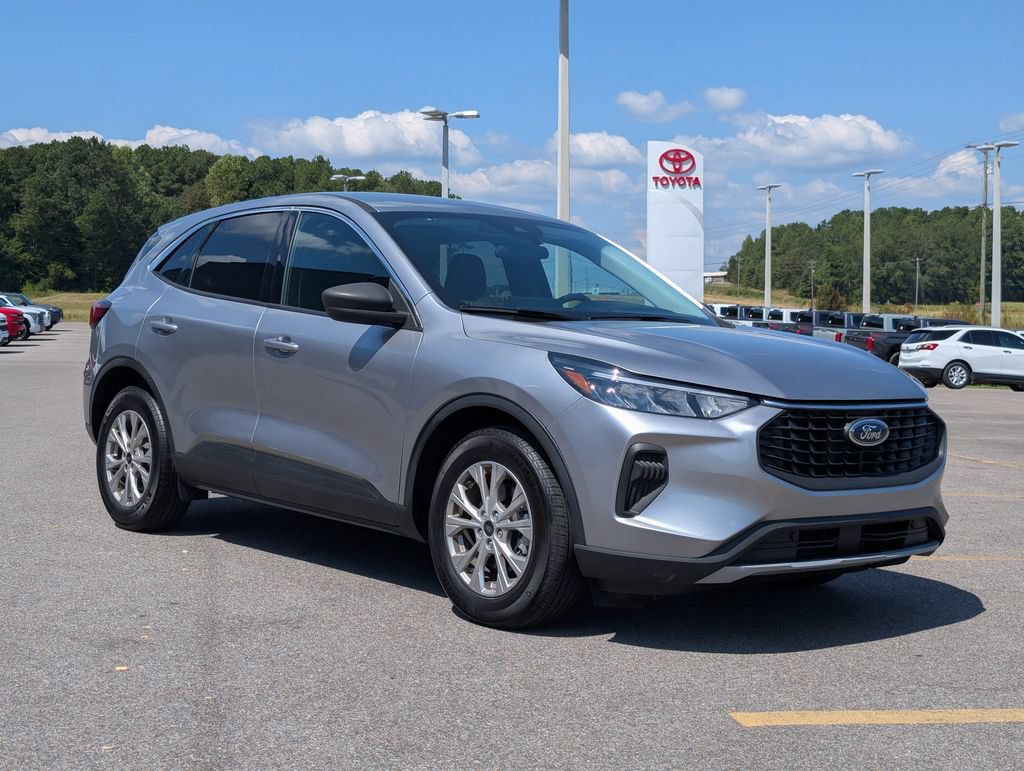 Used 2023 Ford Escape Active w/ Tech Pack #1 FWD image 7