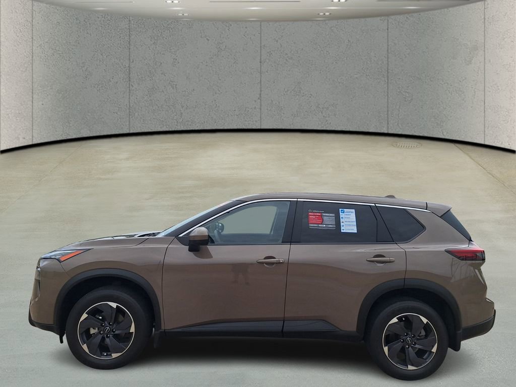 Used 2024 Nissan Rogue SV FWD image 2