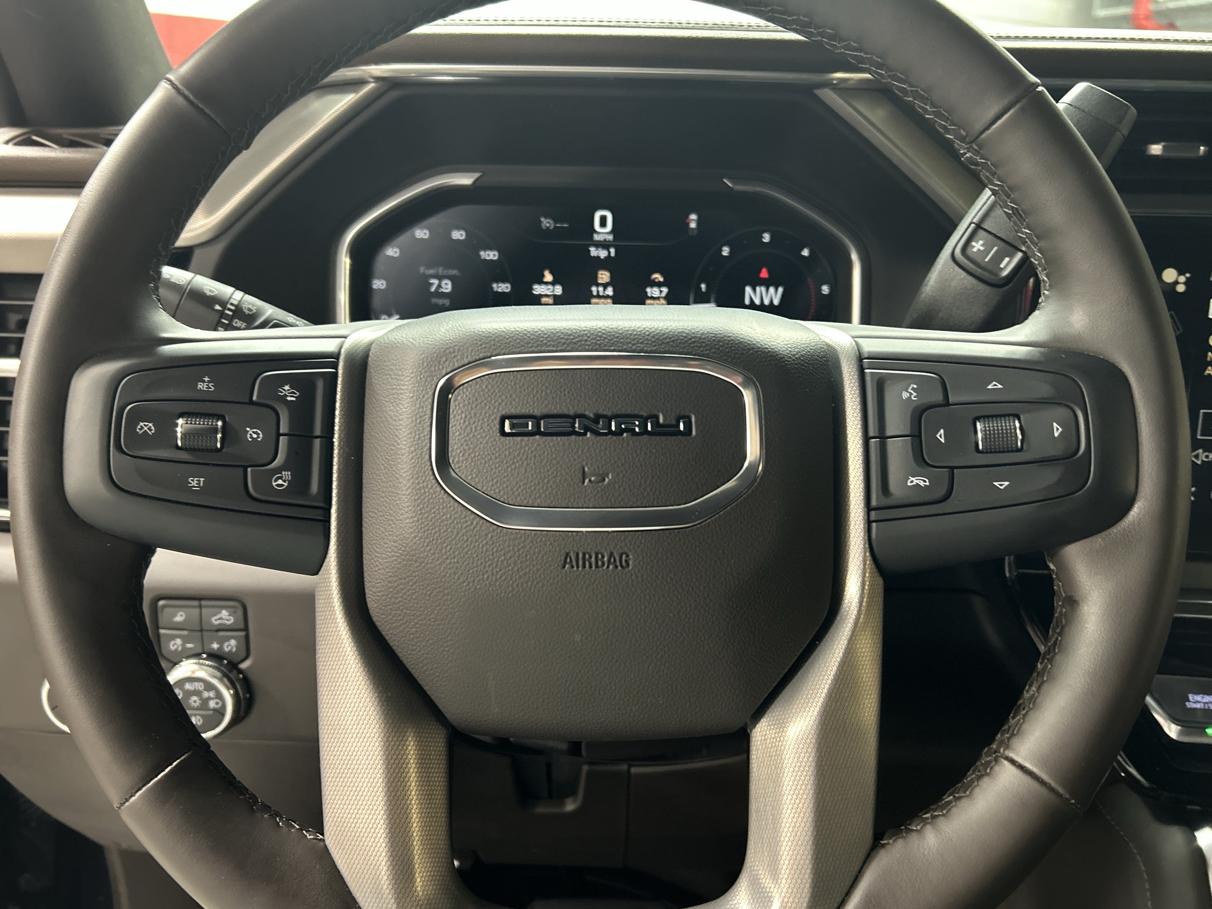 Used 2026 GMC Sierra 2500 Denali w/ Denali Reserve Package AWD/4WD image 18
