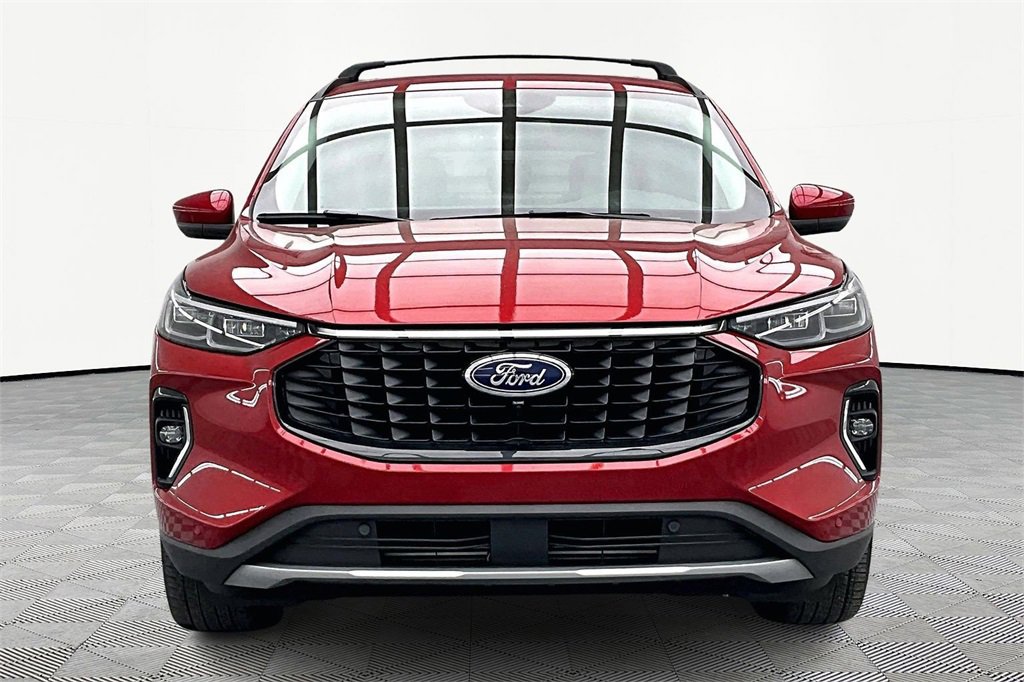 Used 2023 Ford Escape Platinum image 3