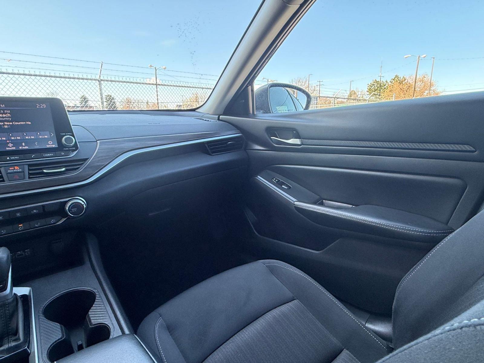 Used 2025 Nissan Altima 2.5 SV image 33