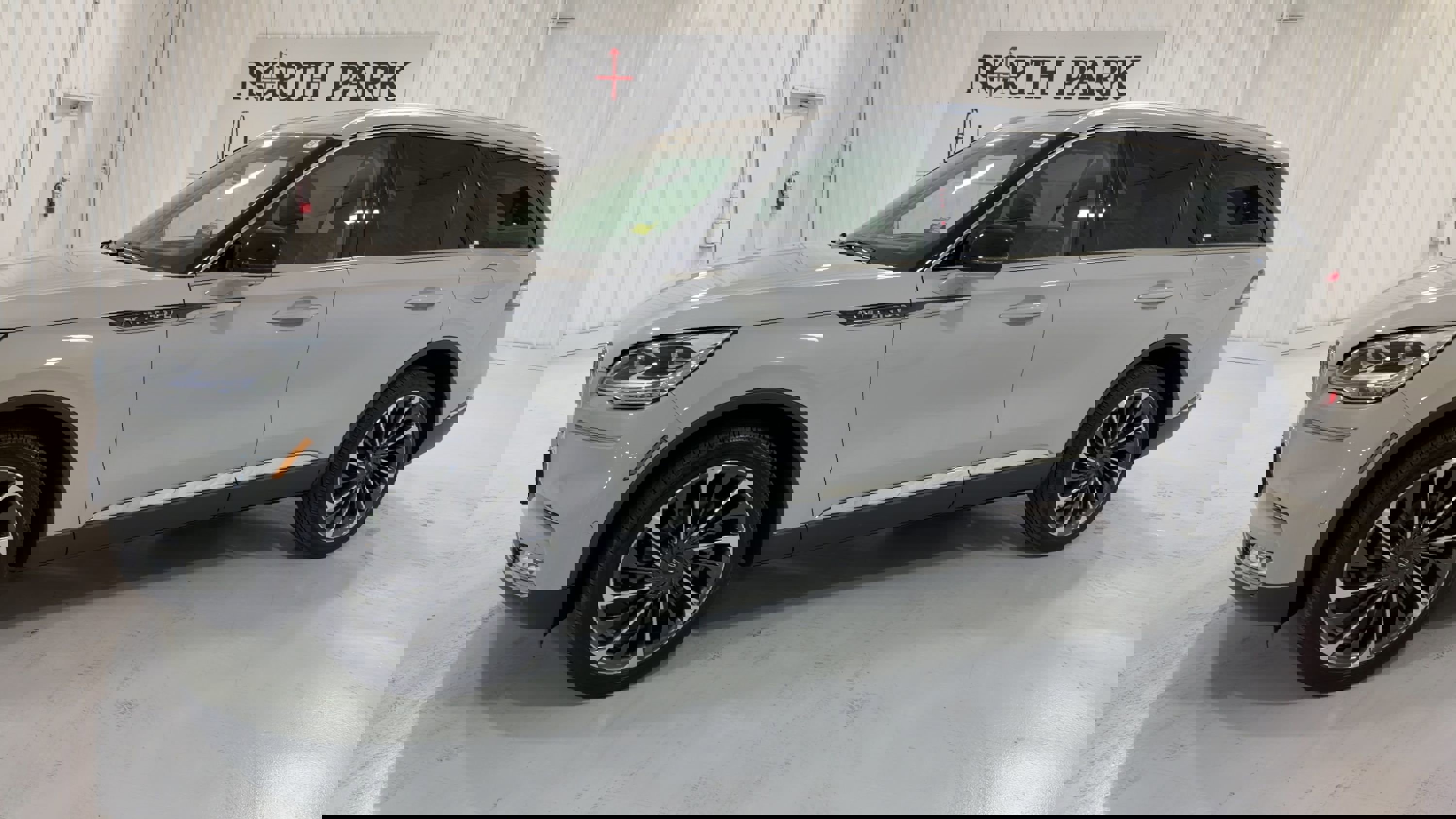 Used 2023 Lincoln Aviator Reserve w/ Equipment Group 201A image 6