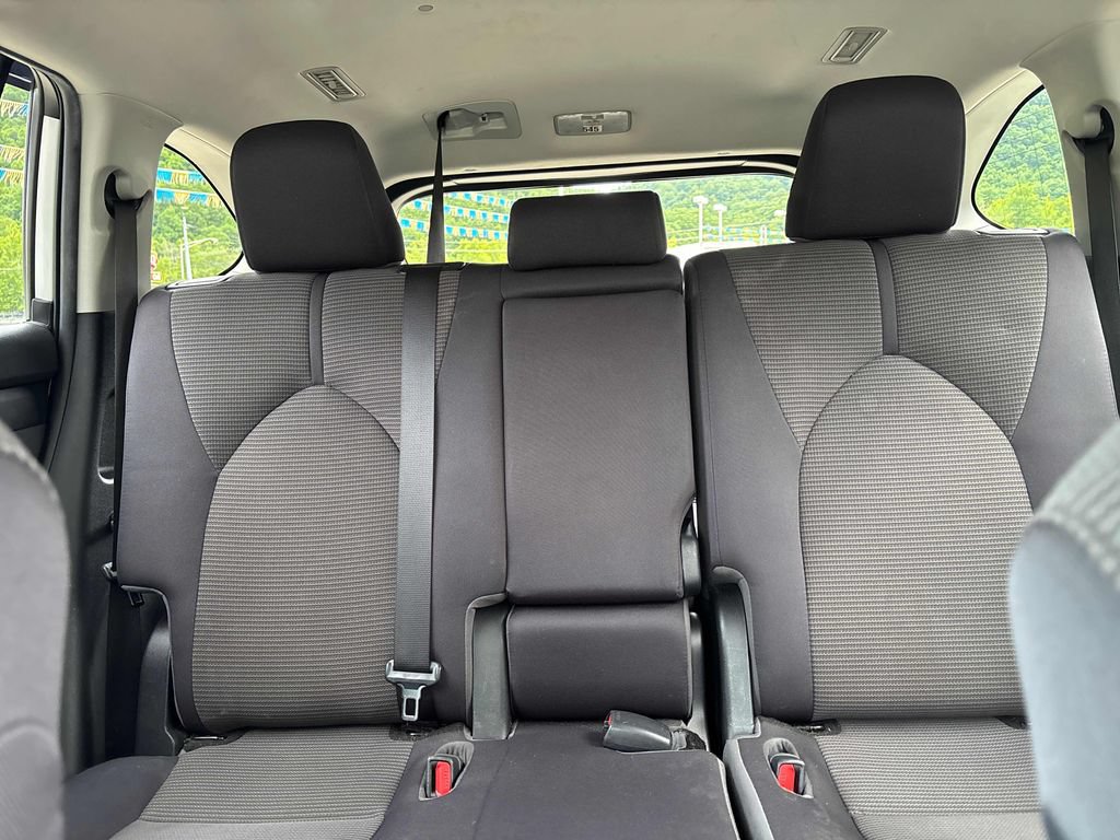 Used 2023 Toyota Highlander LE AWD/4WD image 20