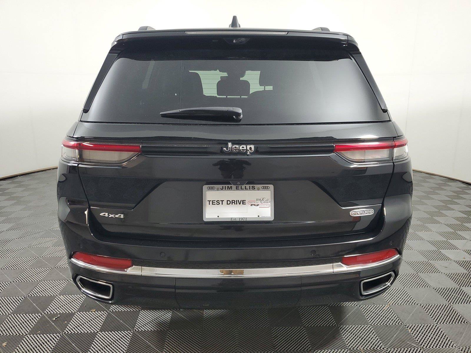 Used 2022 Jeep Grand Cherokee Overland w/ Luxury Tech Group IV AWD/4WD image 5