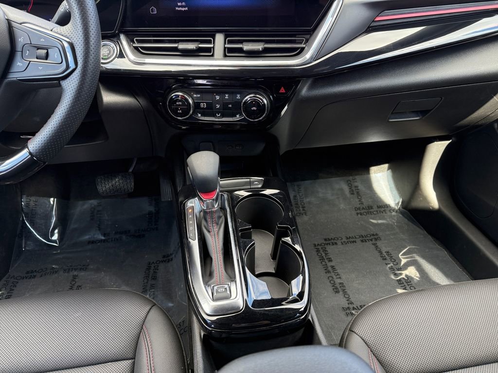 Used 2025 Chevrolet Trax RS w/ Sunroof Package image 11