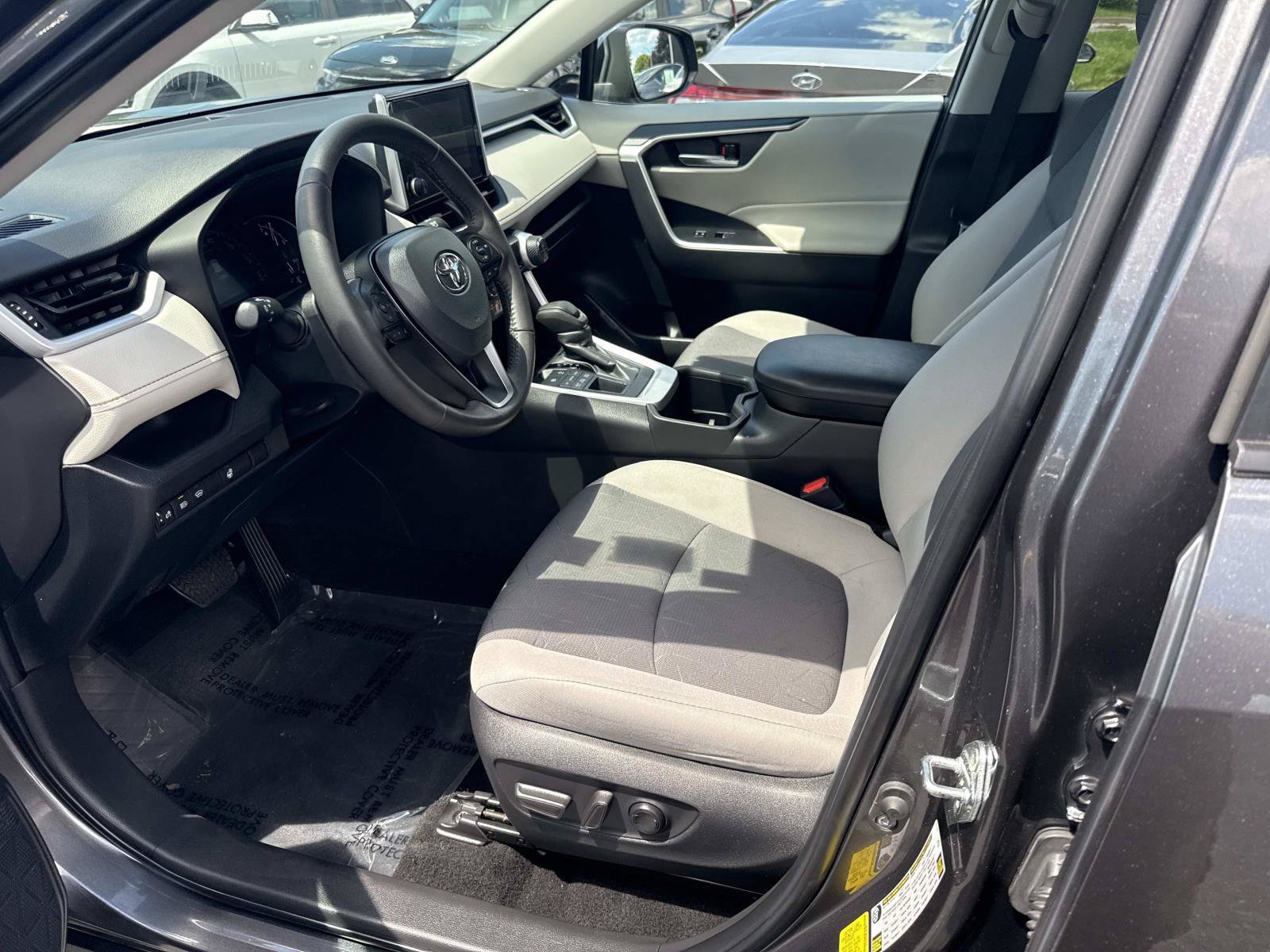 Used 2024 Toyota RAV4 XLE w/ Weather Package AWD/4WD image 18