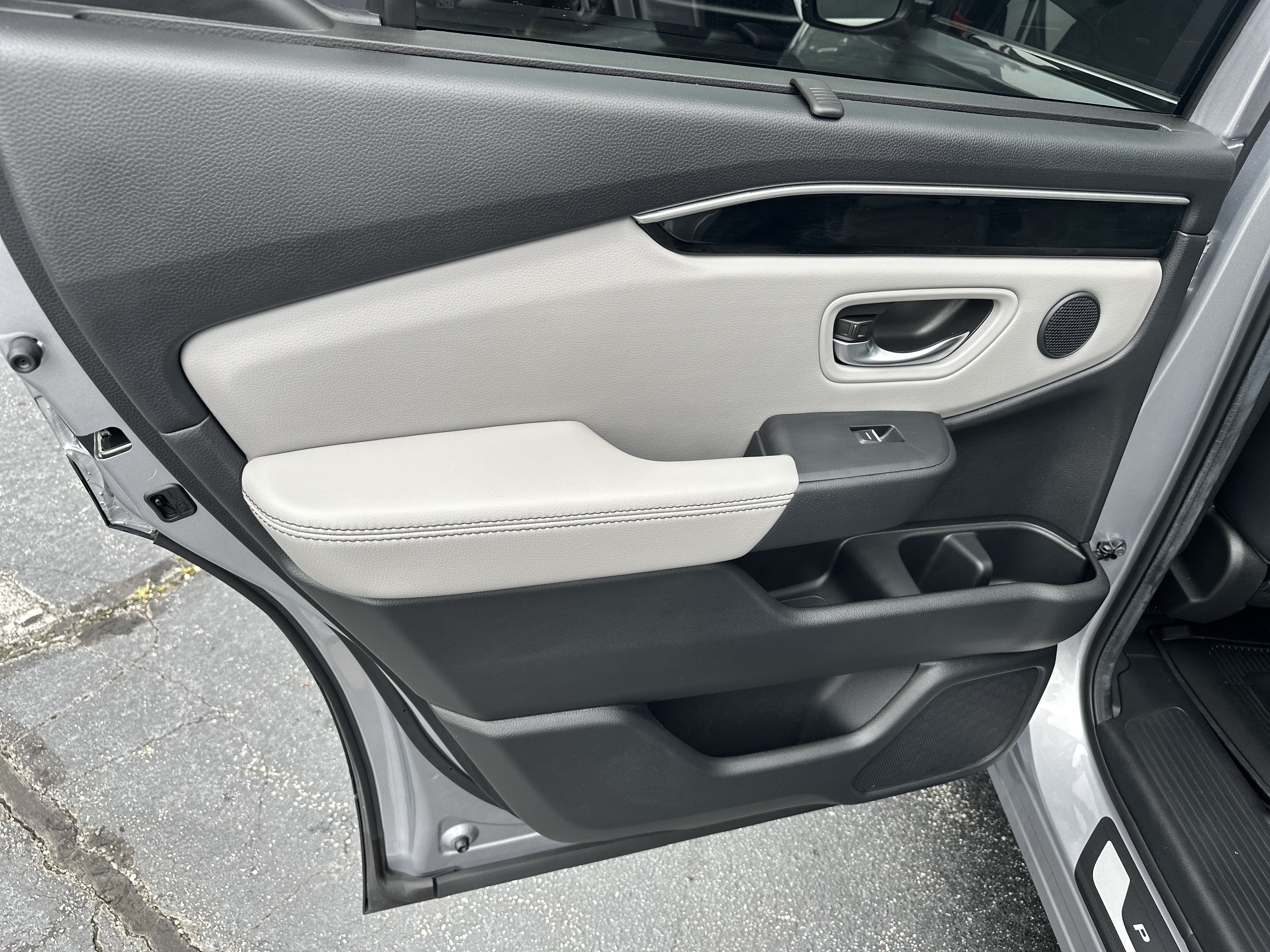 Used 2025 Honda Pilot Touring image 23