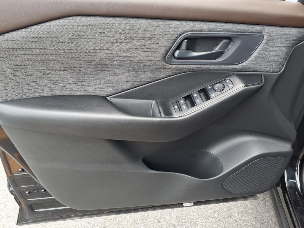 Used 2023 Nissan Rogue S FWD image 13