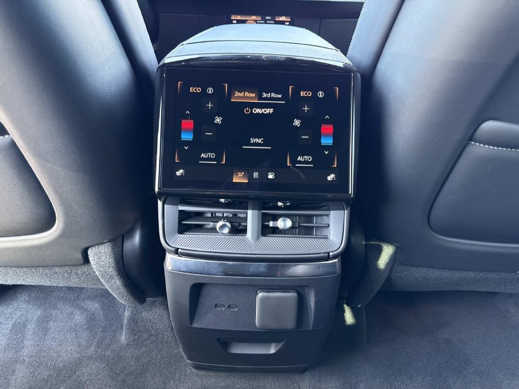 New 2027 Cadillac Vistiq Sport w/ LPO, Floor Liner Package AWD/4WD image 16