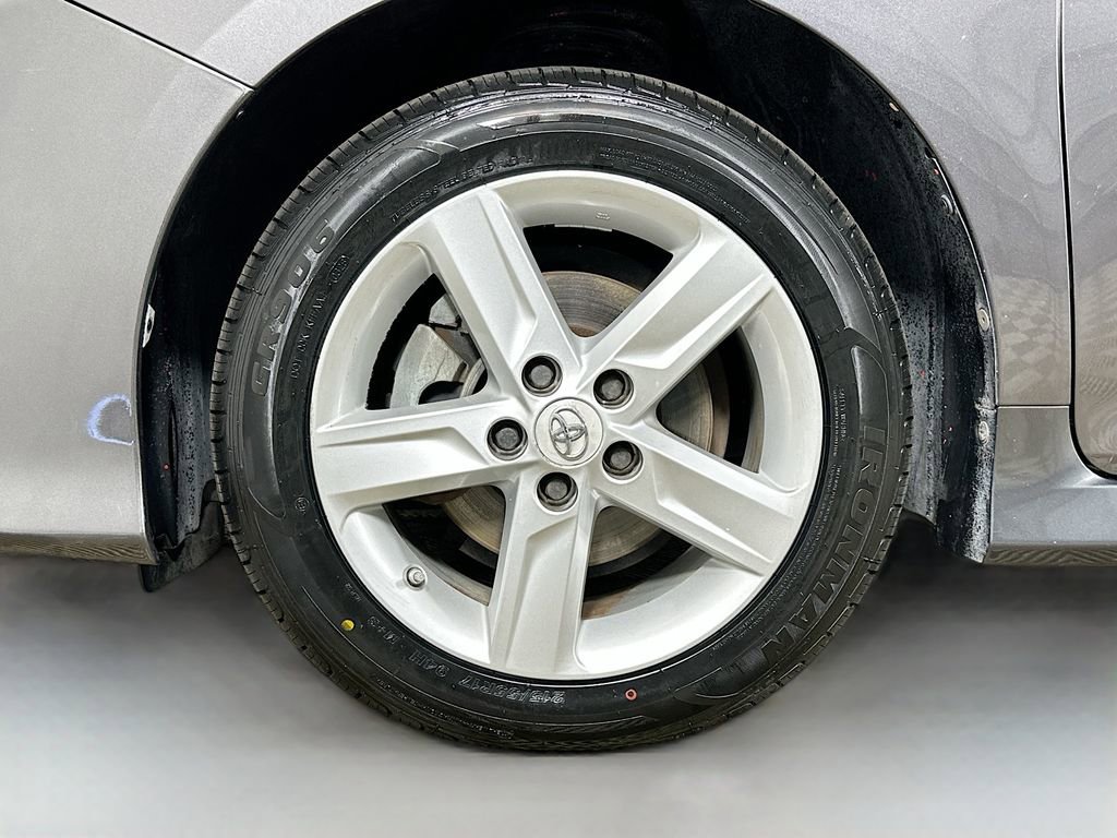 Used 2014 Toyota Camry SE w/ Leather Package FWD image 38