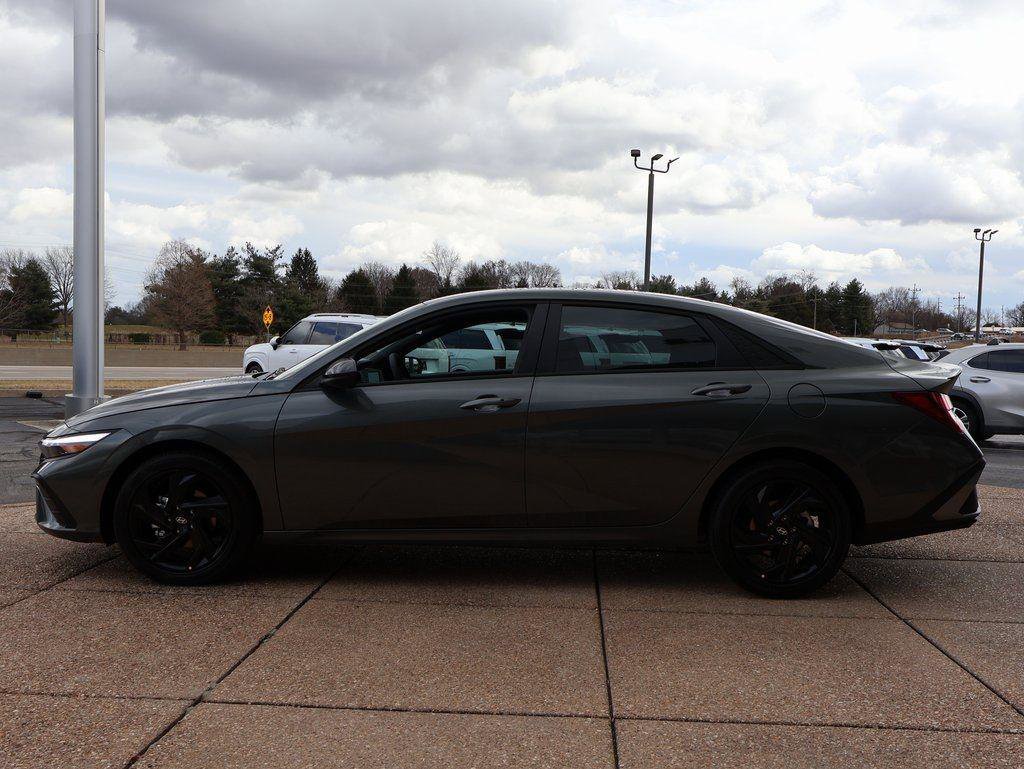 New 2026 Hyundai Elantra Sport image 3