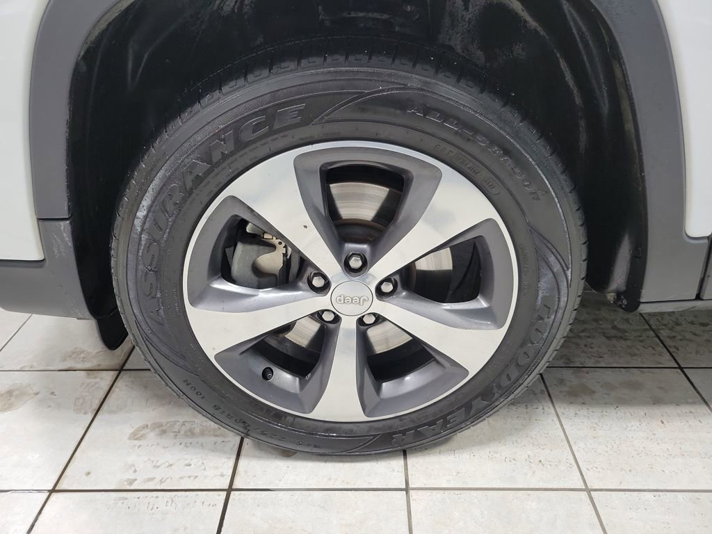 Used 2019 Jeep Cherokee Limited image 46