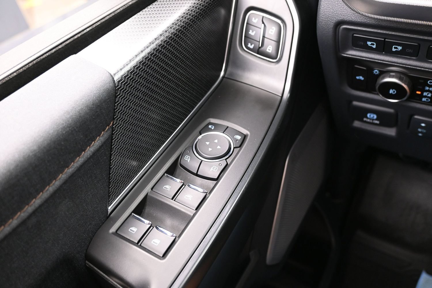 Used 2023 Ford F150 Raptor w/ Raptor Carbon Fiber Package AWD/4WD image 25