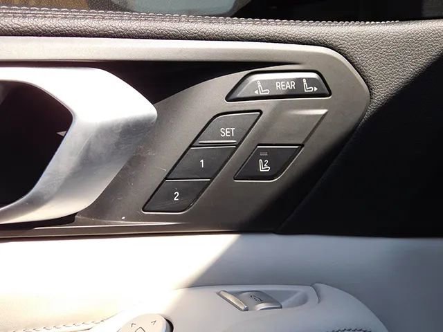 Used 2019 BMW X7 xDrive40i w/ Cold Weather Package image 20