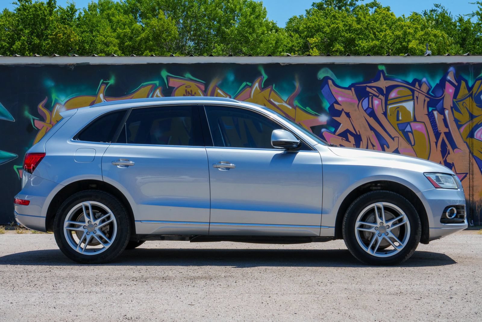 Used 2017 Audi Q5 2.0T Premium Plus w/ Technology Package AWD/4WD image 9