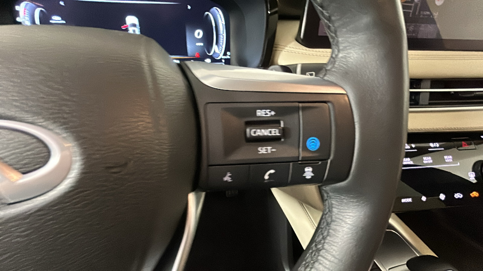 Used 2024 INFINITI QX60 Luxe AWD/4WD image 19